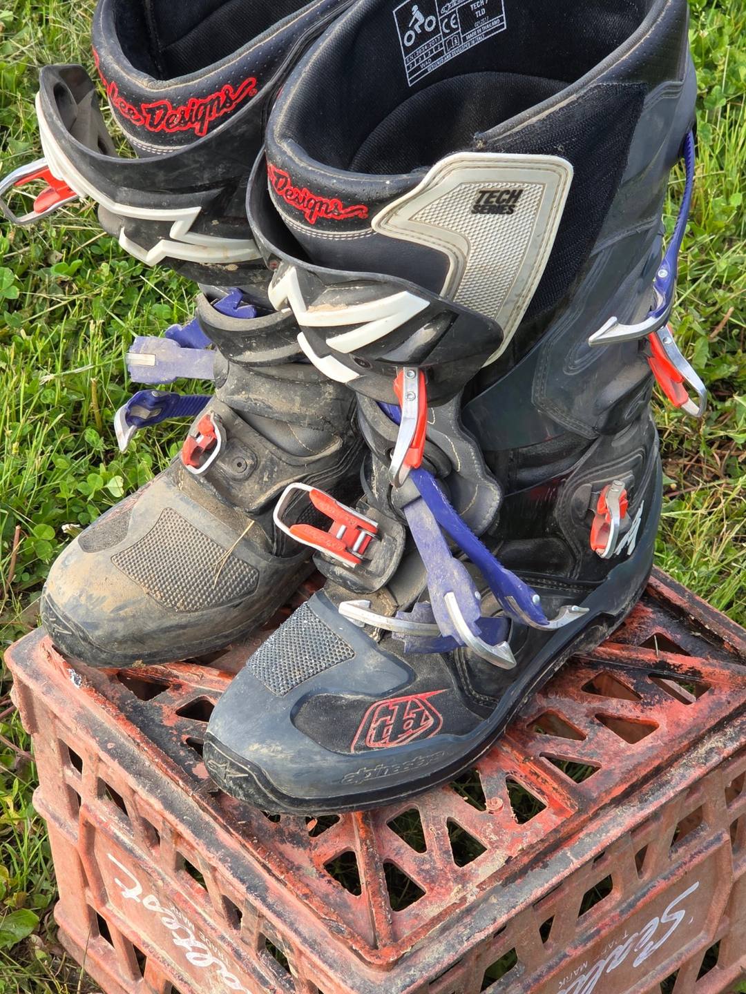 Troy Lee design tech 7s